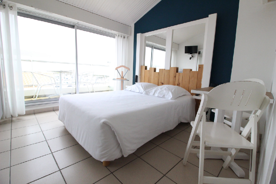 Double room ocean and port balcony