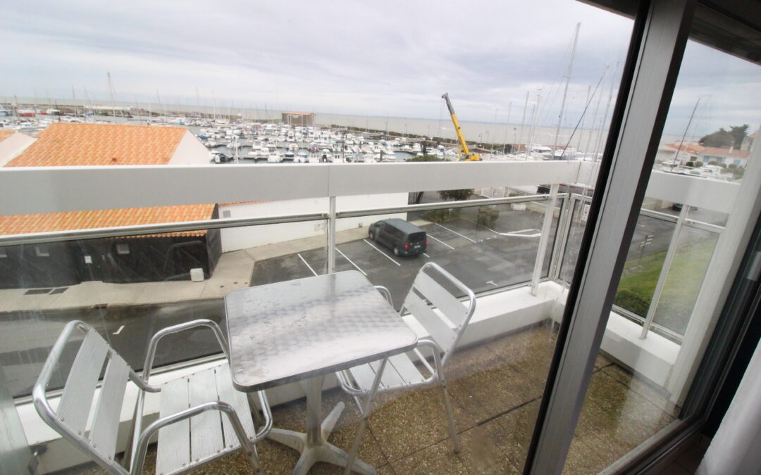 Balcony family room